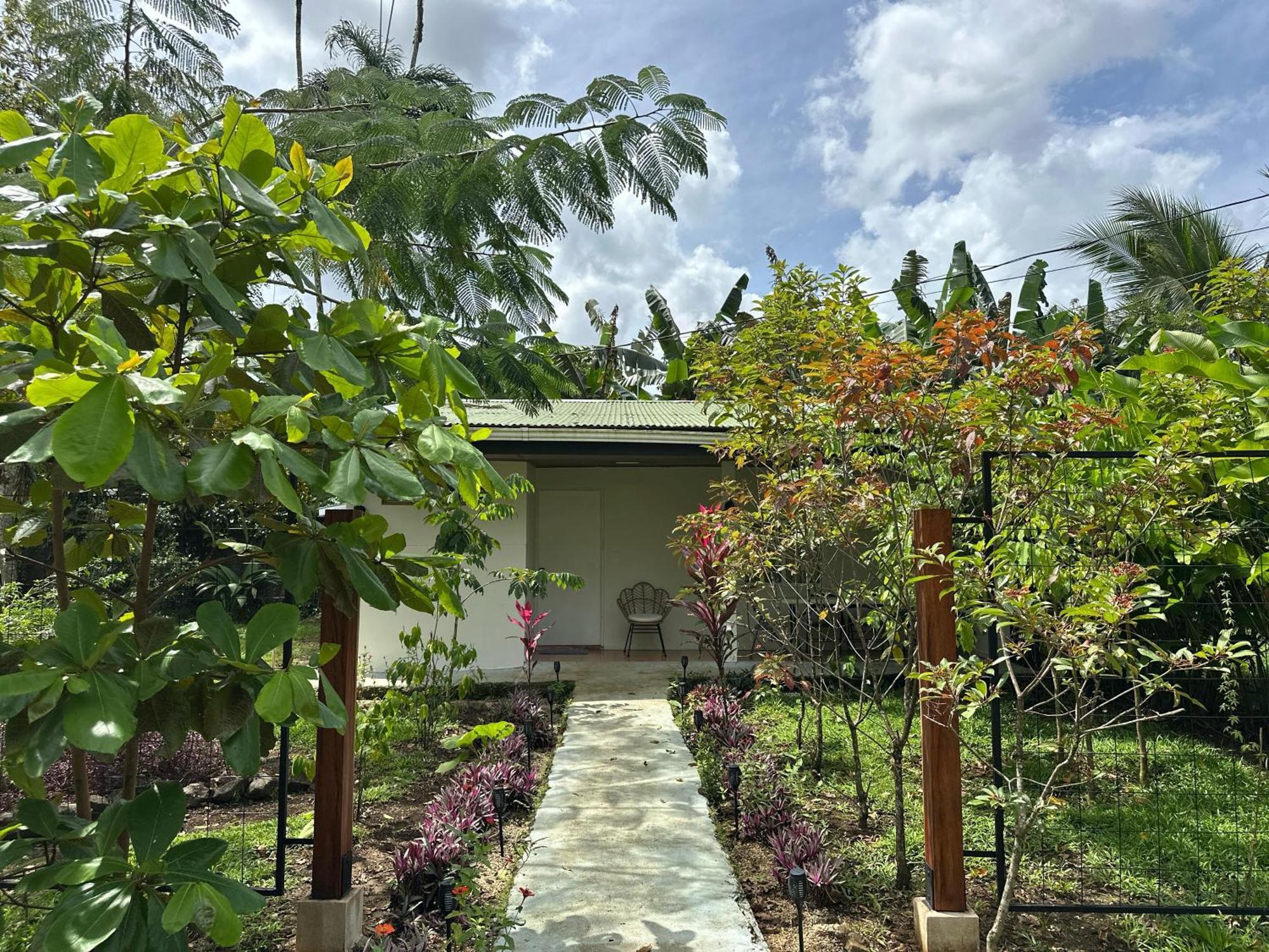 Almendros Eco-Villas Ла Фортуна Экстерьер фото
